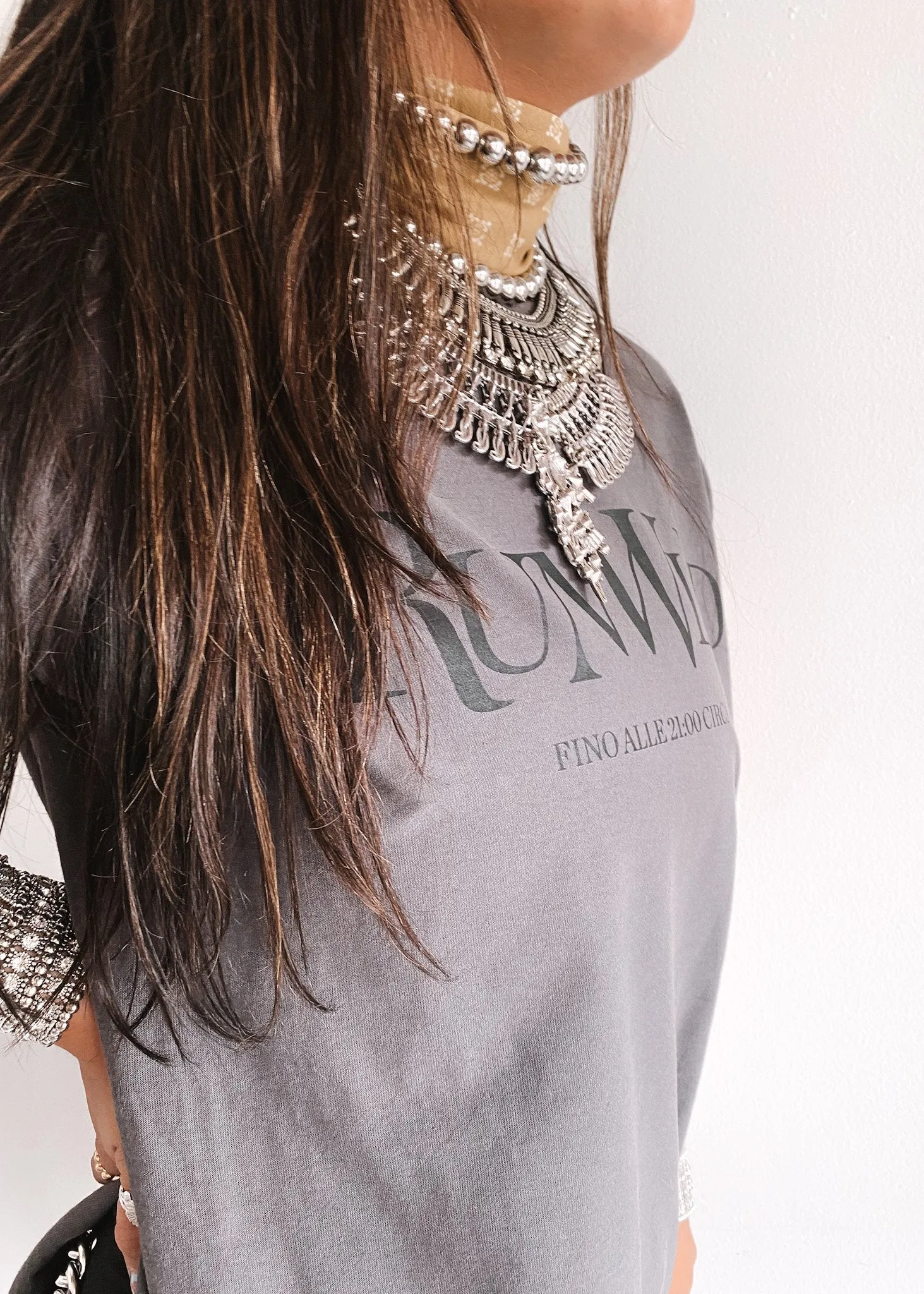 90's RUN WILD SIDE SLIT TEE