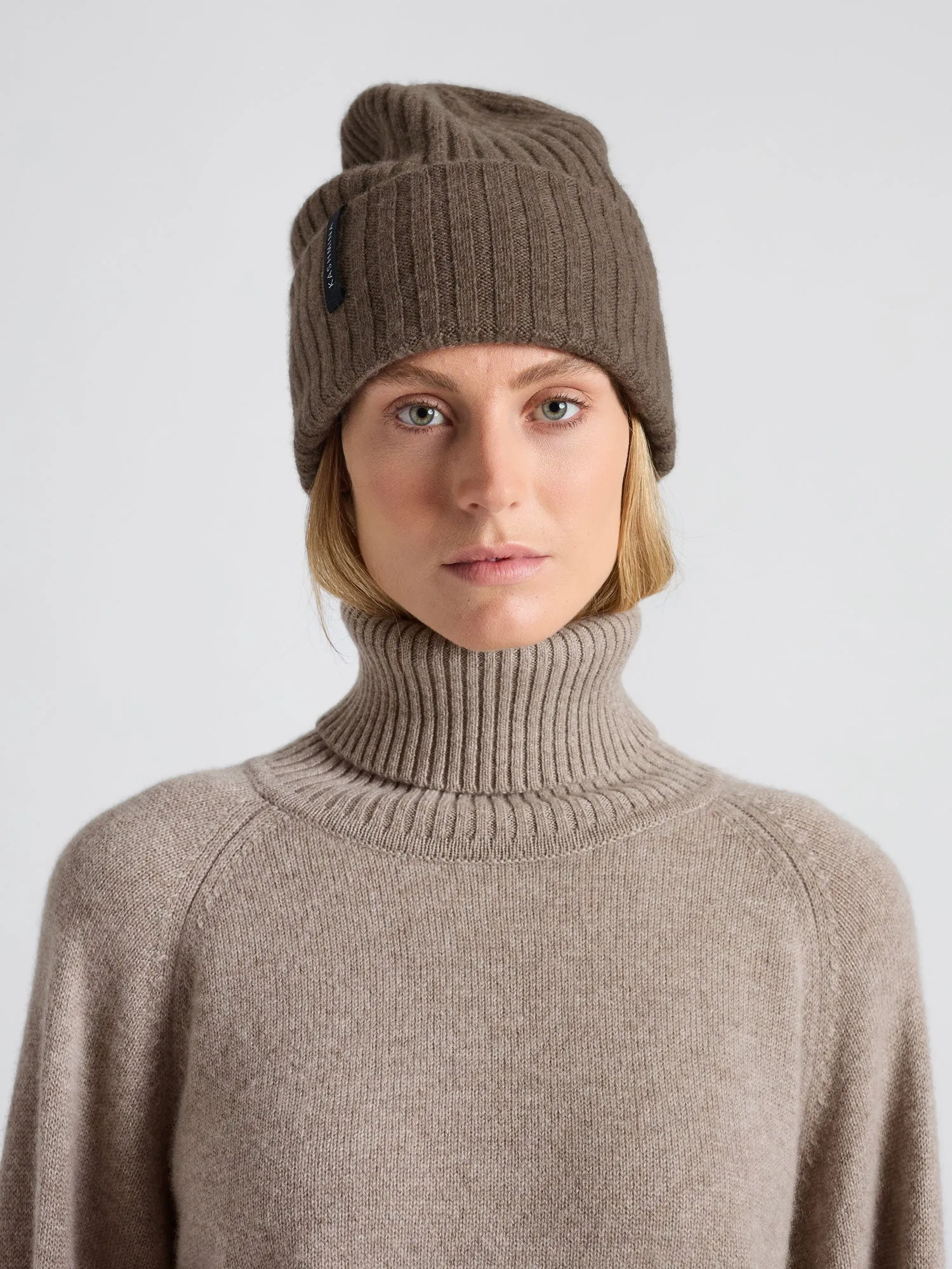 Cashmere beanie "Oda" - Dark toast
