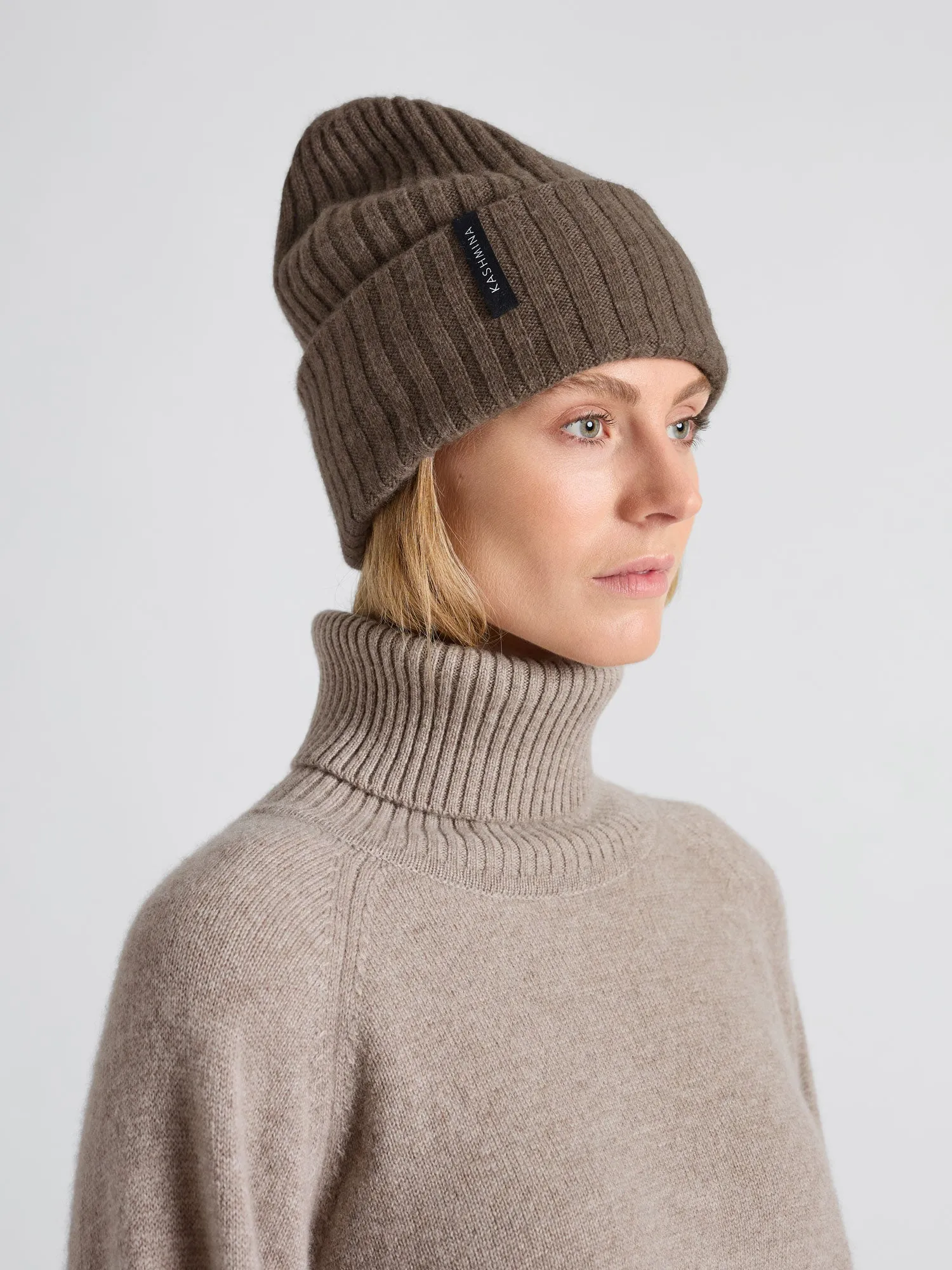 Cashmere beanie "Oda" - Dark toast