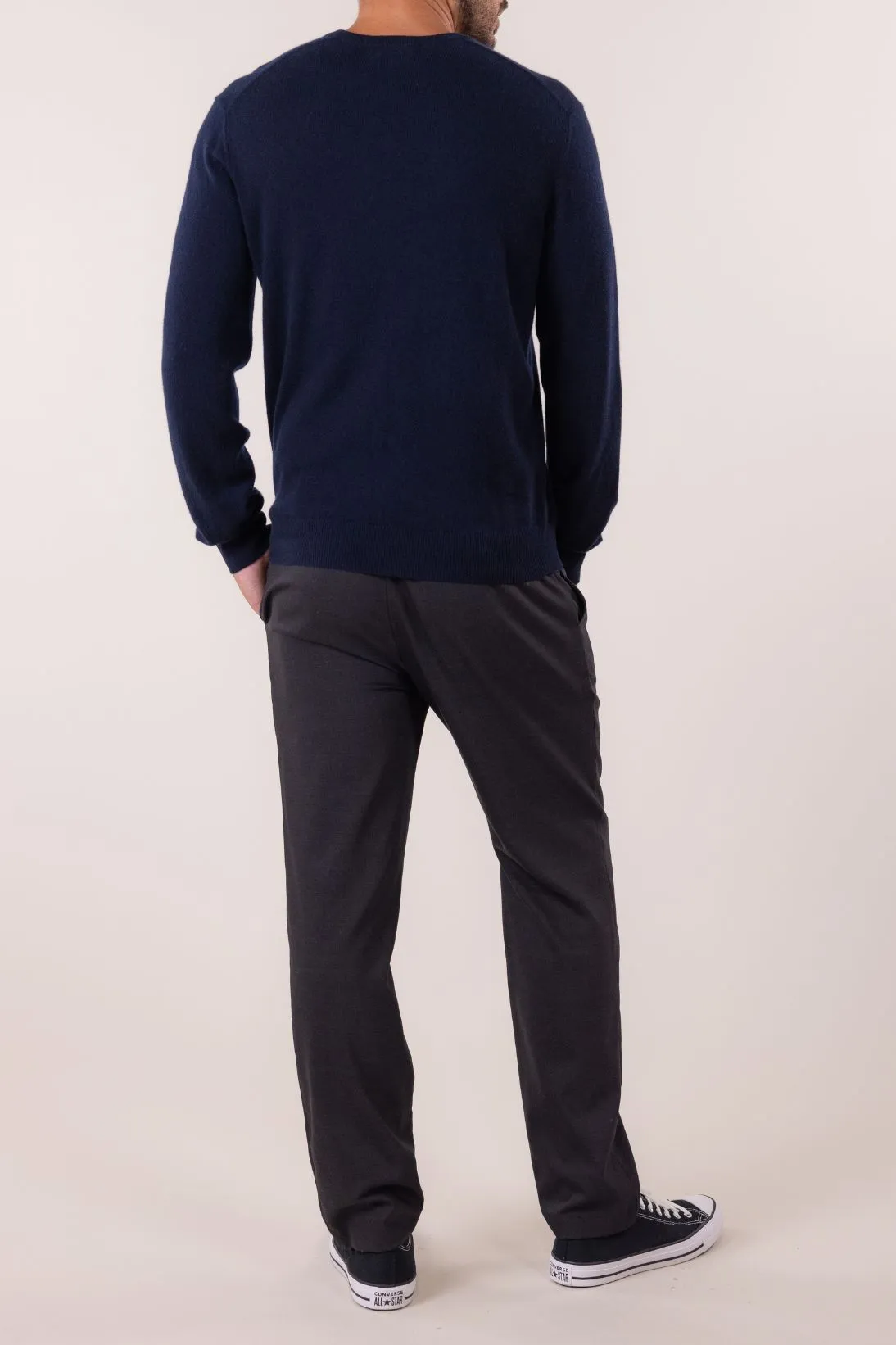 CLASSIC V-NECK SWEATER