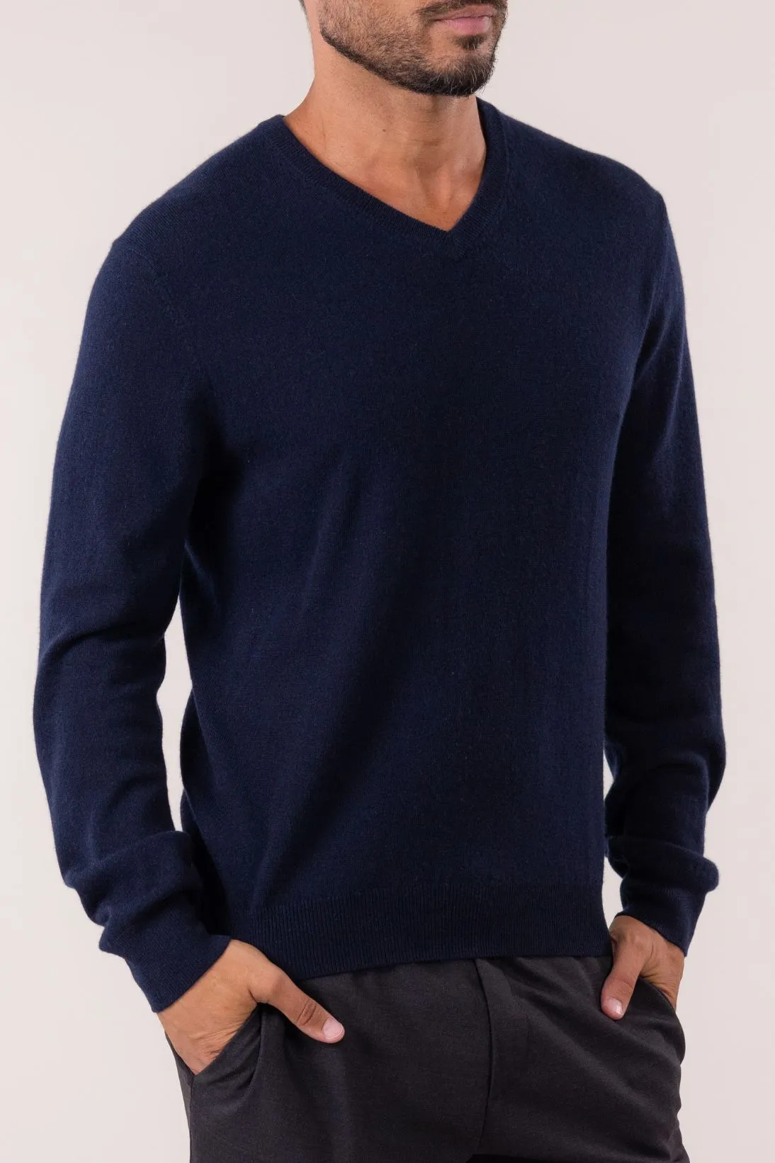 CLASSIC V-NECK SWEATER