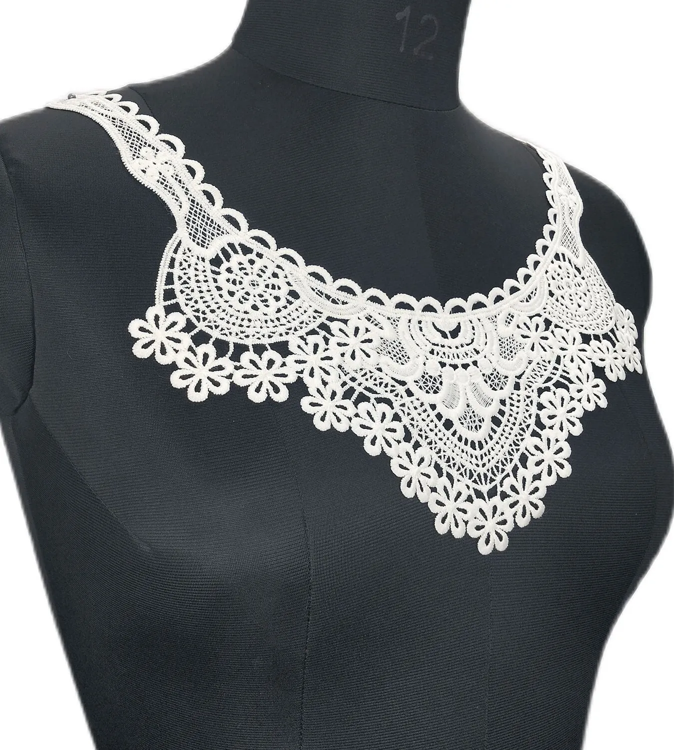 Daisy Flower Border Design Neckline