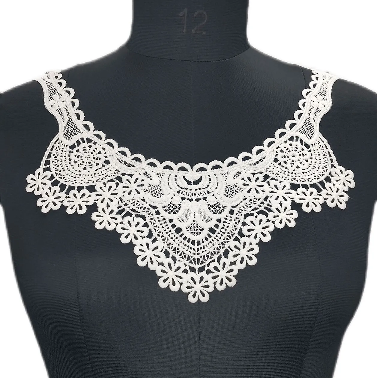 Daisy Flower Border Design Neckline