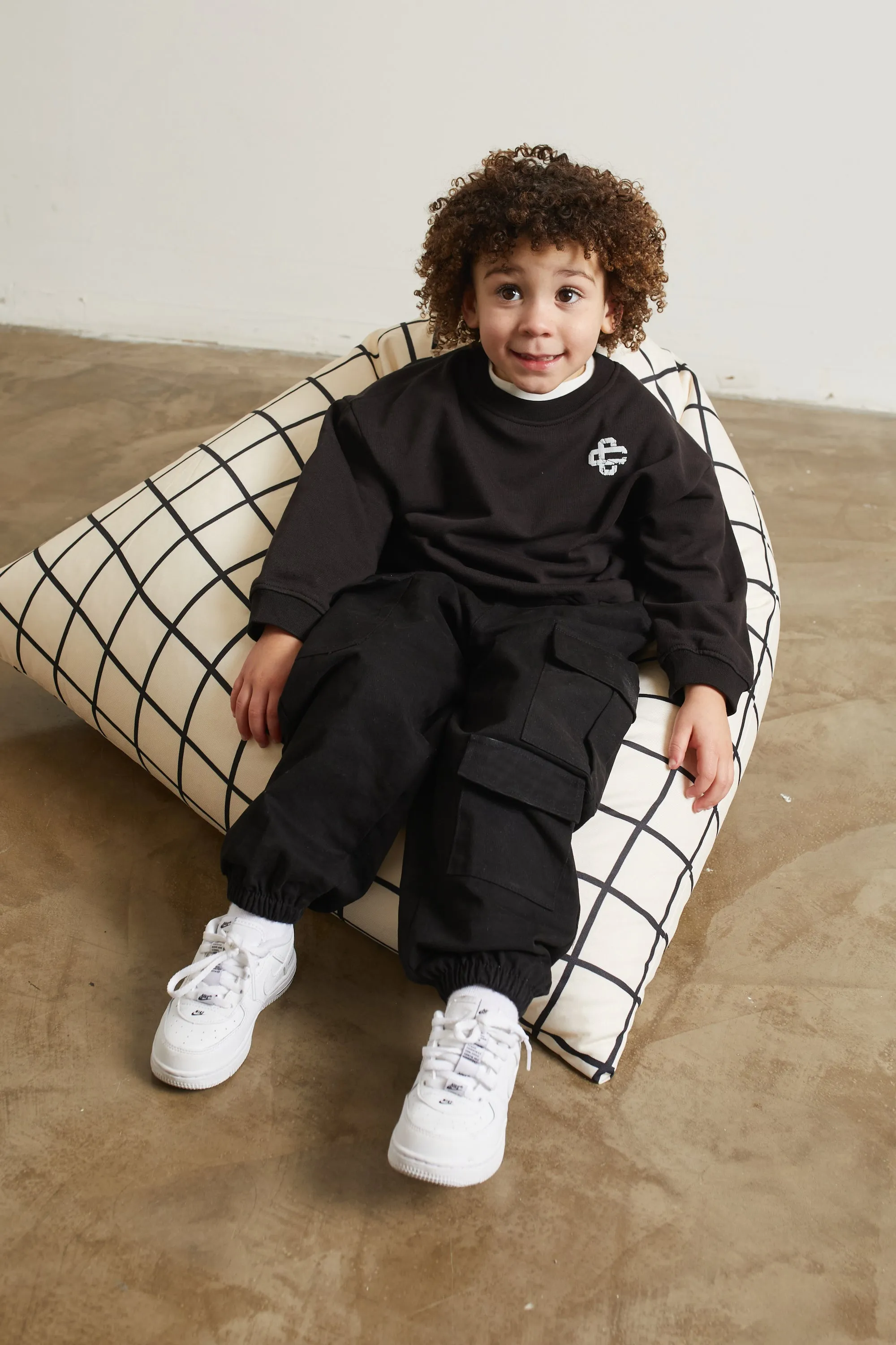 KIDS CRACKED EMBLEM CREW SWEATSHIRT - BLACK