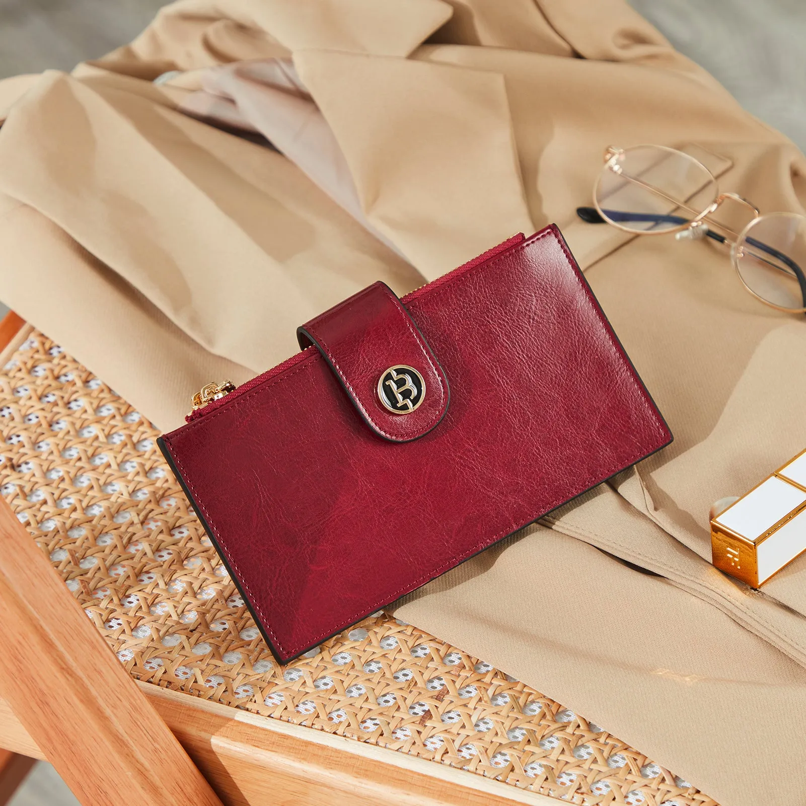 Lomy Leather Slim Wallet — Bifold Purse
