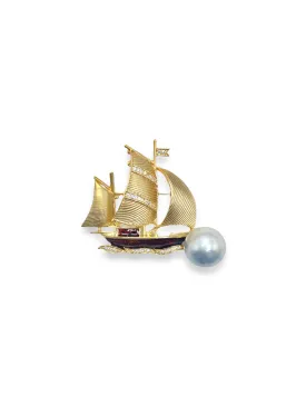 SHIP BROOCH IN MICRON SETTING WITH GRAY SOUTH SEA PEARL